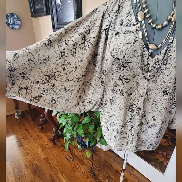 Kut from the Kloth - Batwing Blouse - Size M - Picture 4 of 8